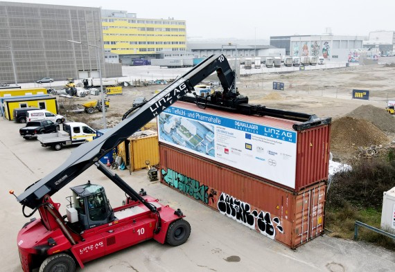 Die Baustellentafel wird im Bereich Verlandungsfläche/Hafenbecken 2 platziert.