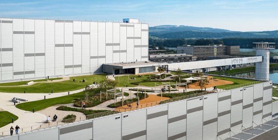 Hafenpark am Dach und Aussichtsturm am Wasser